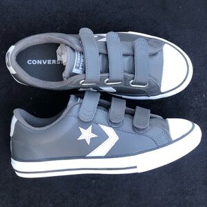 Converse Leather Star Player 3V OX Easy On Grey White Youth Sneakers size 4.5